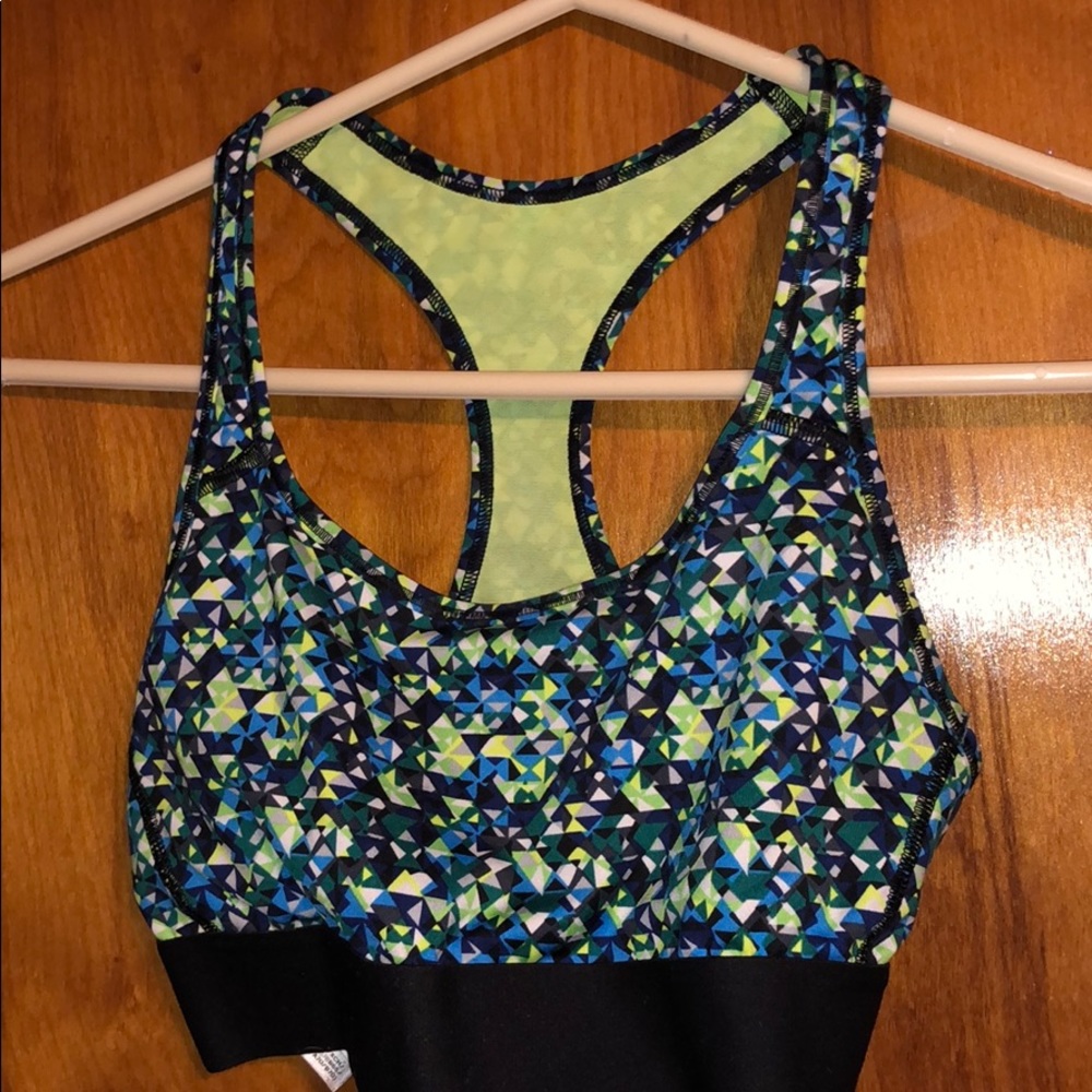 Victoria sport sports bra